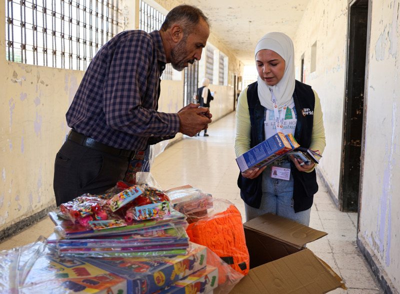 03-Distribution-of-school-kits-12-09-2023-Aleppo-©Ahmad-Abdulmannan-WeWorld.JPG