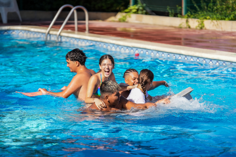 becas-verano-piscina-esp.jpg