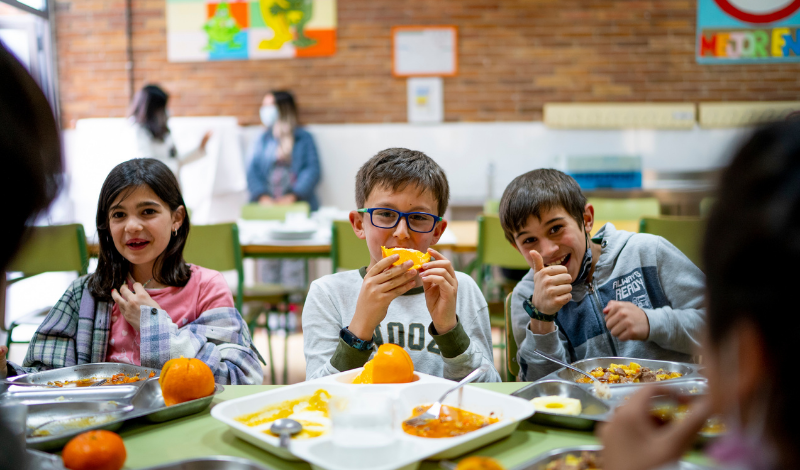 alumnos-comedor-juan-falco.png