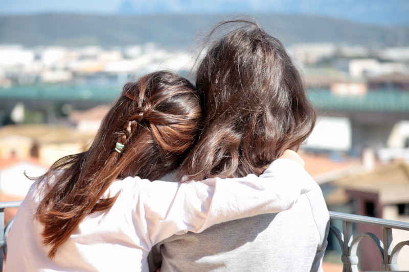 ninos-abrazo.jpg