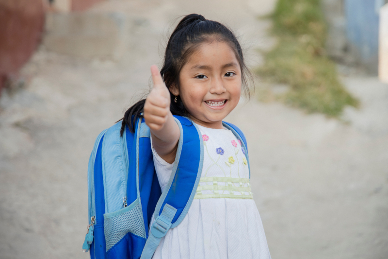 nina-escuela-mochila.jpg