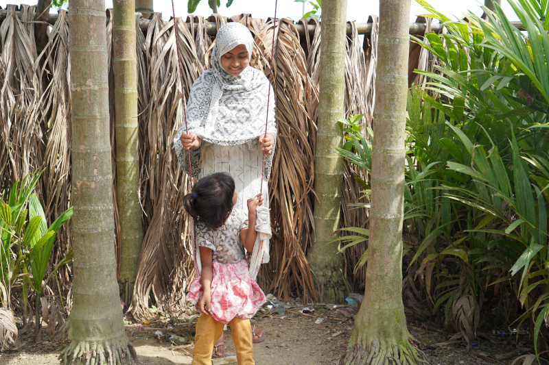 Rifa-is-playing-with-her-sister-bangla.JPG
